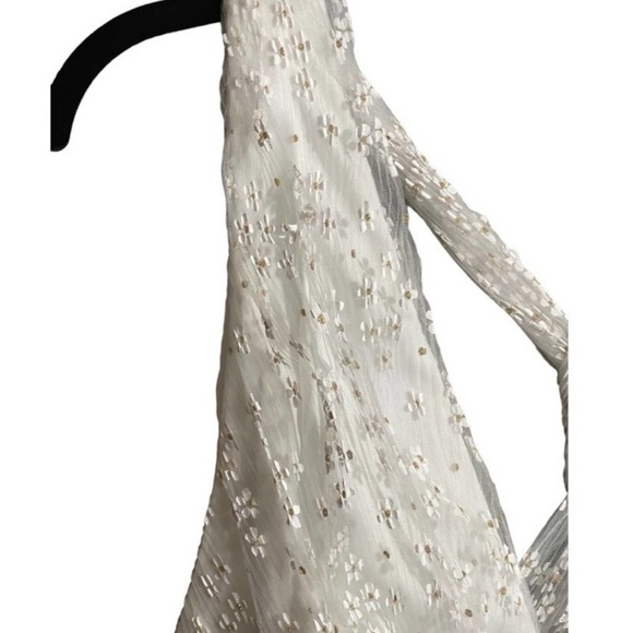 White mini dress with twist back - Picture 5 of 7